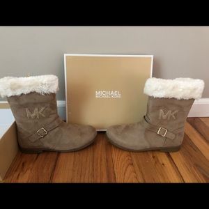Michael Kors ***BRAND NEW IN BOX***. Girls size 5